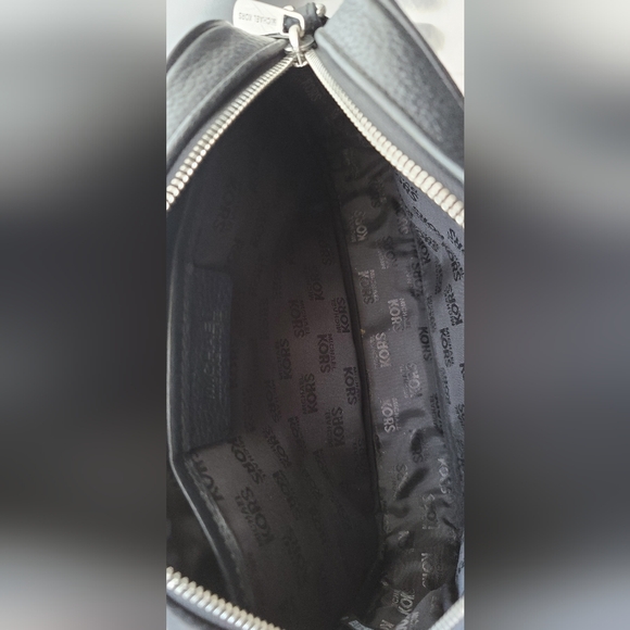 Michael Kors Fulton Large Pebbled Leather Crossbody Bag (35S7SFTC3L) - Picture 10 of 10